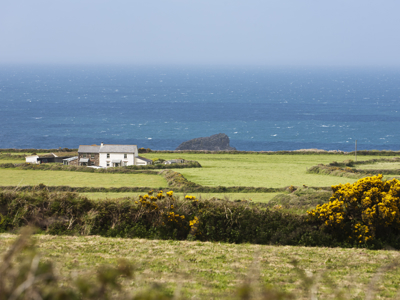 White House By The Sea (UK Coast) Istock 000015928529Xlarge