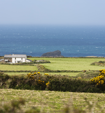 White House By The Sea (UK Coast) Istock 000015928529Xlarge