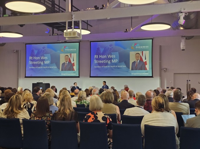 Wes Streeting speaking at the maternity safety summit